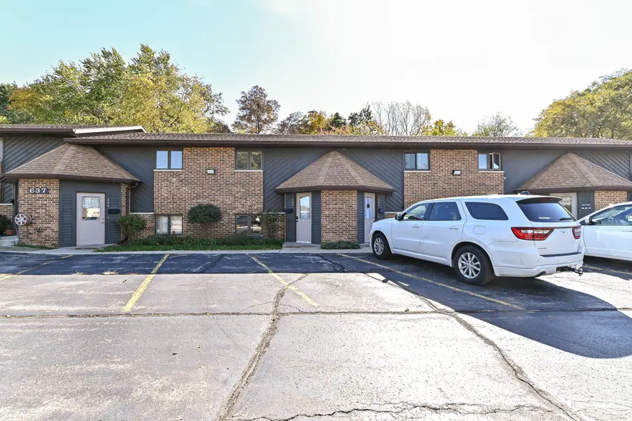 637 Meadow Ln, Burlington, WI 53105 - #2