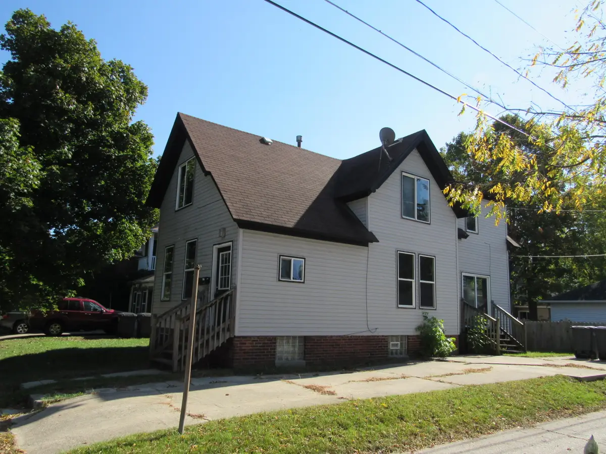 711 Ashland Ave, Sheboygan, WI 53081 - #1