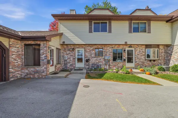 890 Bishop Ct, Fond Du Lac, WI 54935
