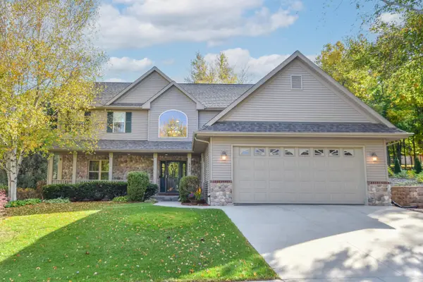 933 Juniper Ln, Hartford, WI 53027