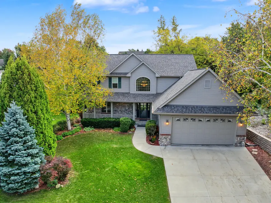 933 Juniper Ln, Hartford, WI 53027 - #2