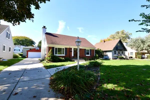 605 N 103rd St, Wauwatosa, WI 53226
