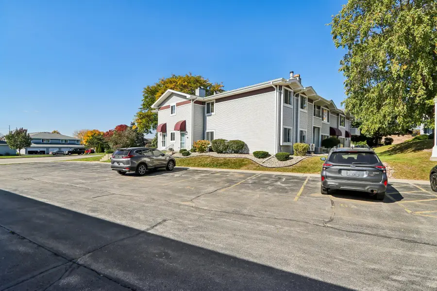 1101 S Sunnyslope Dr, Mount Pleasant, WI 53406 - #2