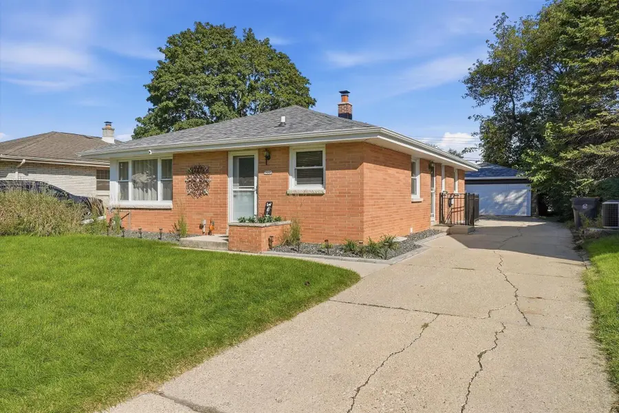 5446 S 113th St, Hales Corners, WI 53130 - #2
