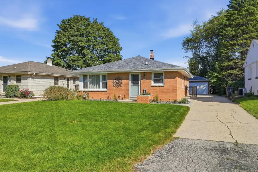 5446 S 113th St, Hales Corners, WI 53130 - #3