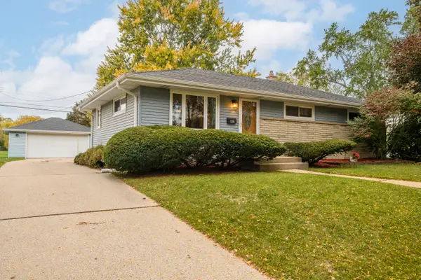 1104 N Bel Ayr Dr, Waukesha, WI 53188