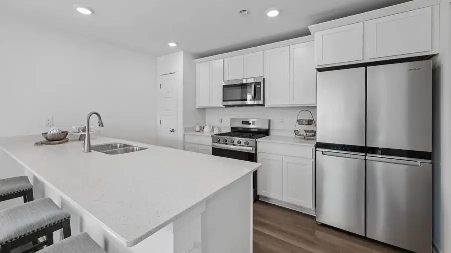 814 Heartland Dr, Burlington, WI 53105 - #3