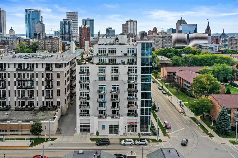 601 E Ogden Ave, Milwaukee, WI 53202 - #2
