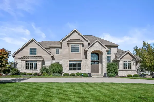 1649 Spring Valley Rd, Hartland, WI 53029