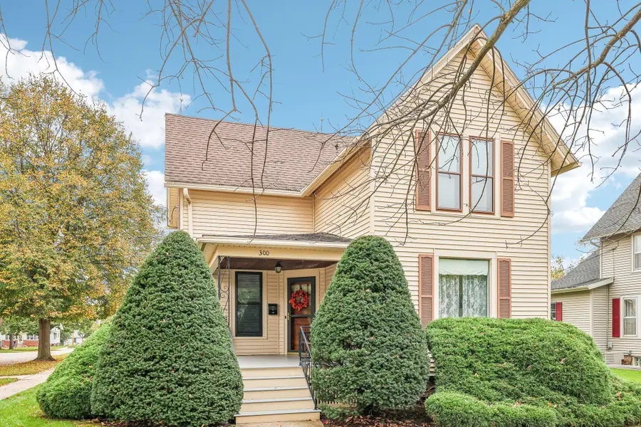 300 Edward St, Burlington, WI 53105 - #2