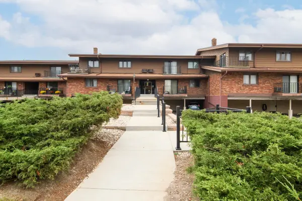 3925 S 84th St, Greenfield, WI 53228