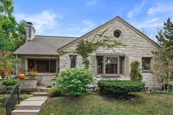 5700 W Rita Dr, West Allis, WI 53219