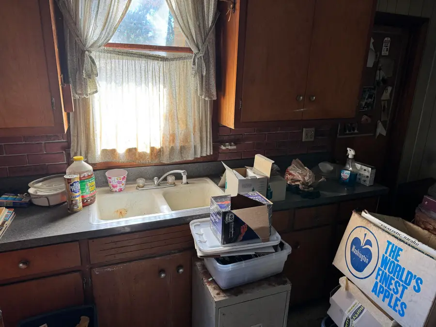 1119 Hagerer St, Racine, WI 53402 - #2