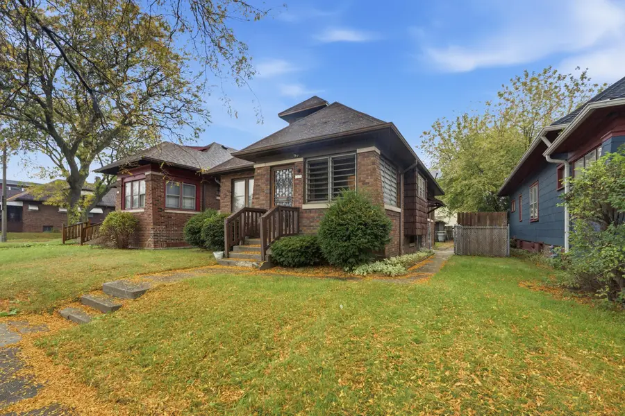 1128 W Capitol Dr, Milwaukee, WI 53206 - #2
