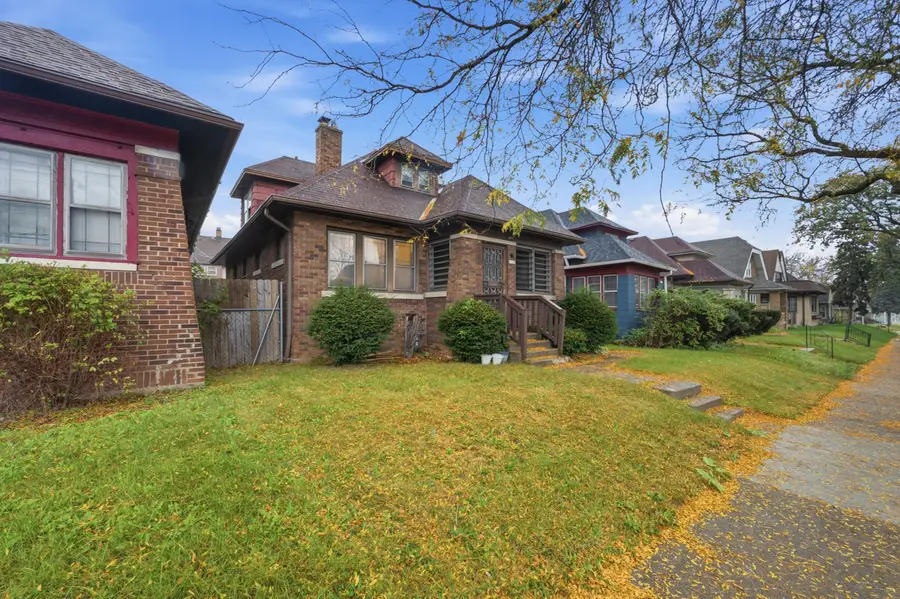 1128 W Capitol Dr, Milwaukee, WI 53206 - #3