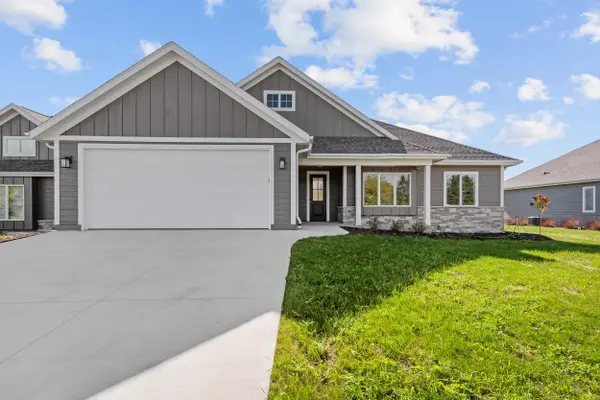 301 Fairway Meadows Ln, Sheboygan Falls, WI 53085