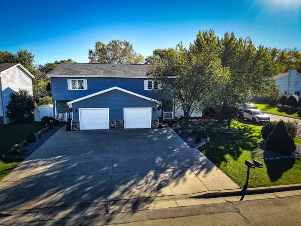 4071 W Mangold Ave, Greenfield, WI 53221