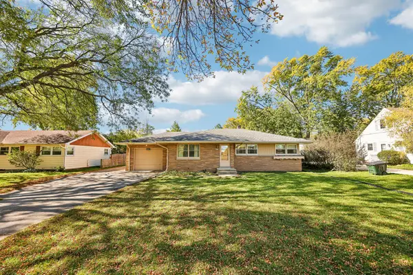 4527 N 100th St, Wauwatosa, WI 53225