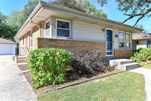 4123 N 95th St, Wauwatosa, WI 53222