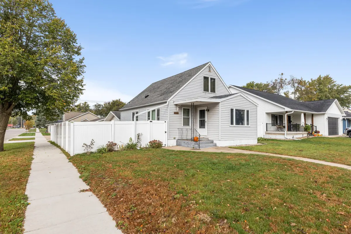 3050 27th St S, La Crosse, WI 54601 - #1