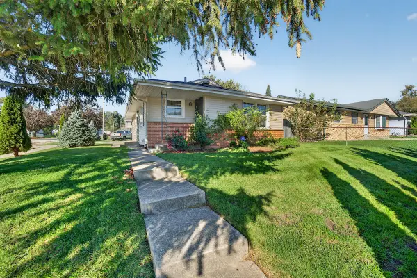 7866 48th Ave, Kenosha, WI 53142