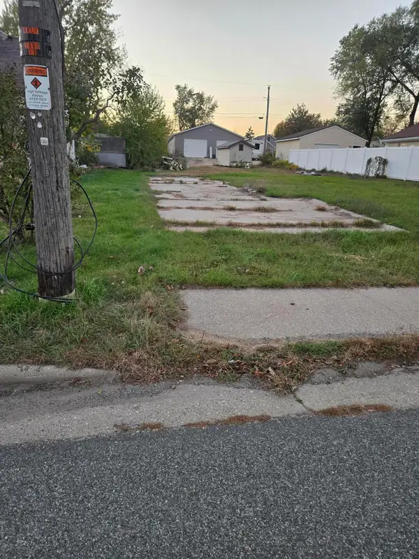 1715 Bainbridge St, Campbell, WI 54603