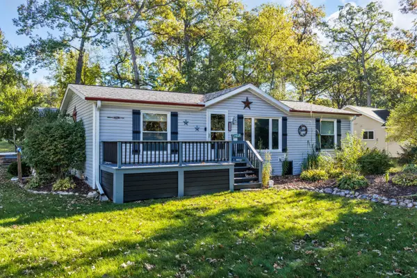 34028 Cattail Dr, Burlington, WI 53105
