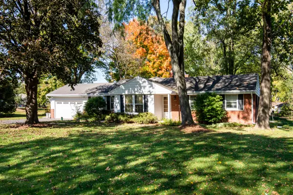 15960 Washington Dr, Brookfield, WI 53005