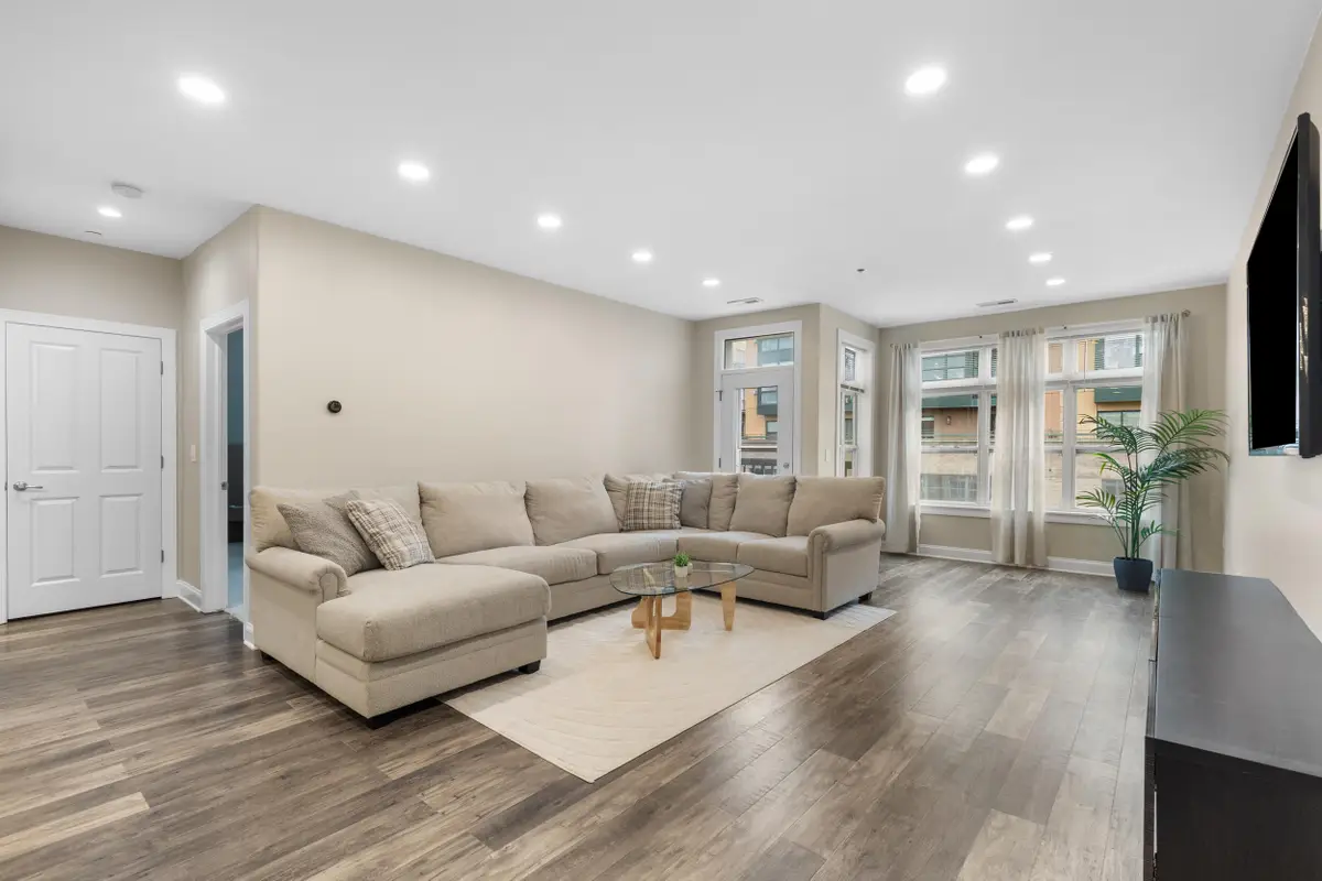1905 N Water St, Milwaukee, WI 53202 - #1