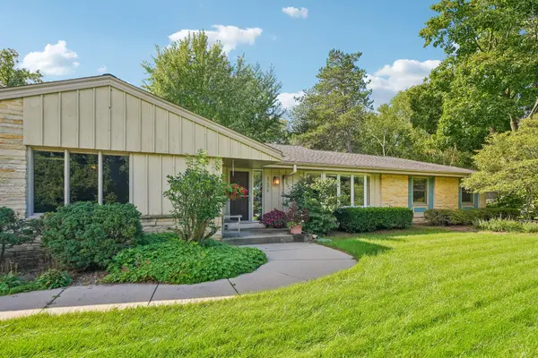 17575 Royalcrest Dr, Brookfield, WI 53045