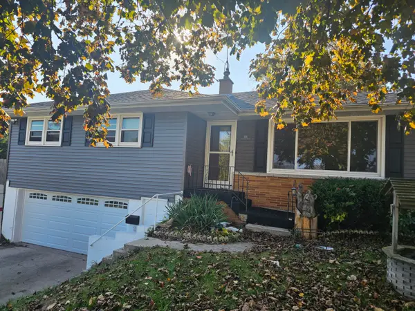 916 Rosemere Cir, Manitowoc, WI 54220