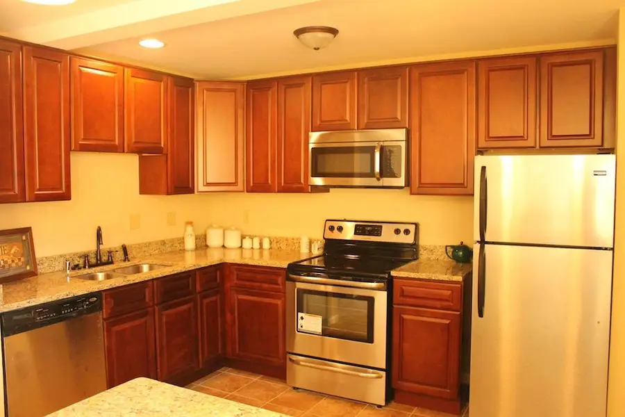 5270 Somerset LANE S, Greenfield, WI 53221 - #3