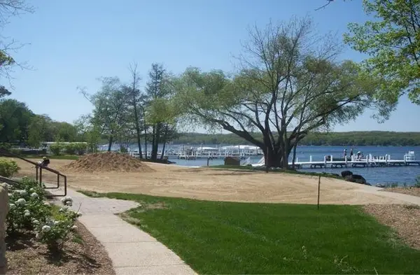 404 Deerpath W #403E, Fontana, WI 53125