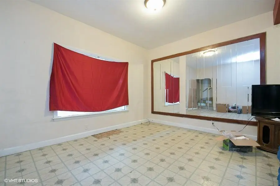 910 S 22nd STREET, Milwaukee, WI 53204 - Image #2