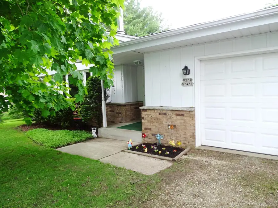W250N7451 Hillside ROAD, Lisbon, WI 53089 - Image #2