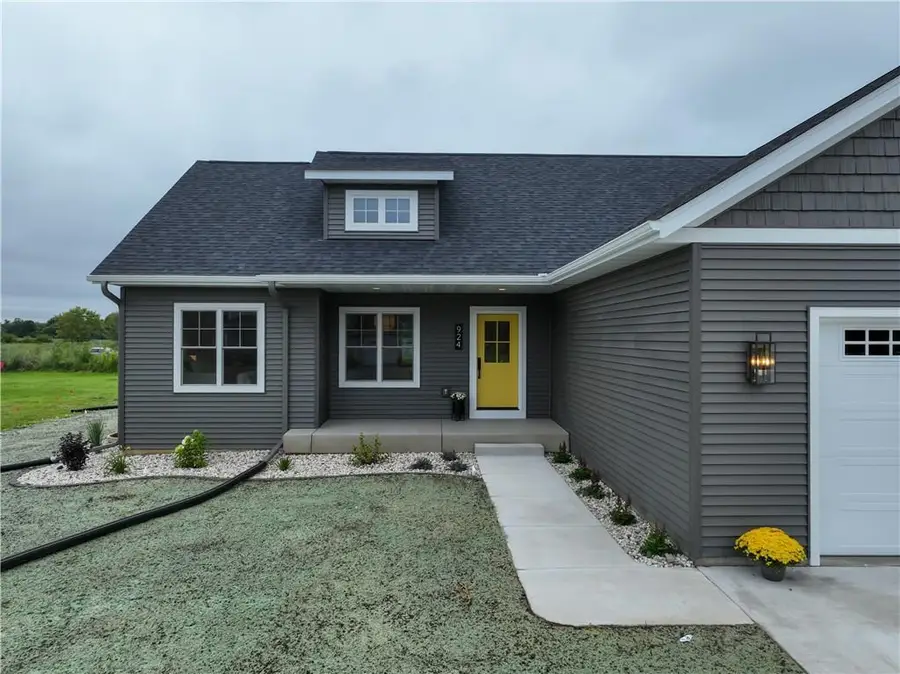 924 Bluffview Circle, Chippewa Falls, WI 54729 - Image #2