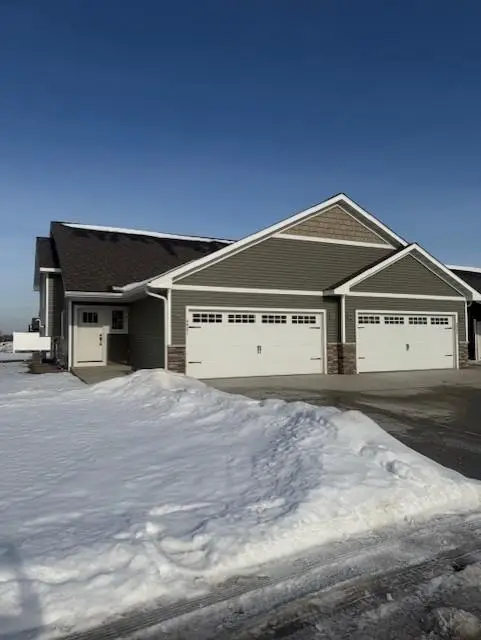 4901 Woodland Park Drive, Eau Claire, WI 54701
