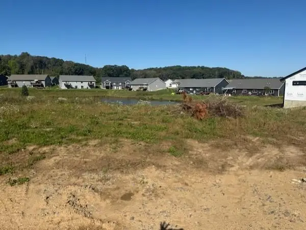 5036 Timber Bluff Drive, Eau Claire, WI 54701