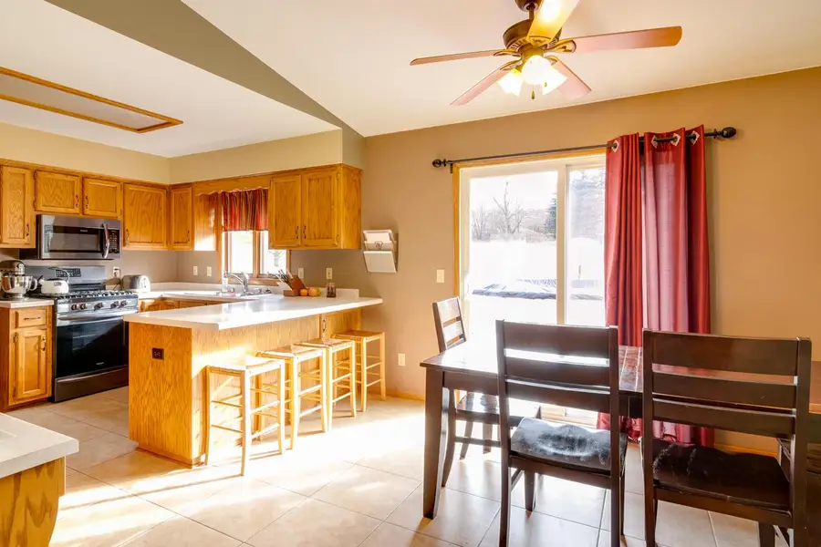 713 Oakfield St, West Bend, WI 53090 - #2