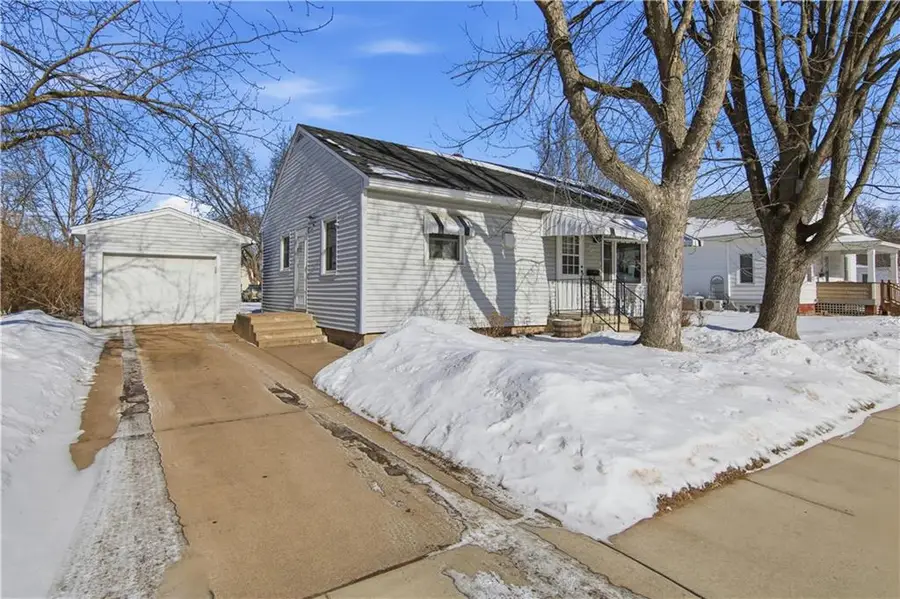 528 W Elm Street, Chippewa Falls, WI 54729 - #2