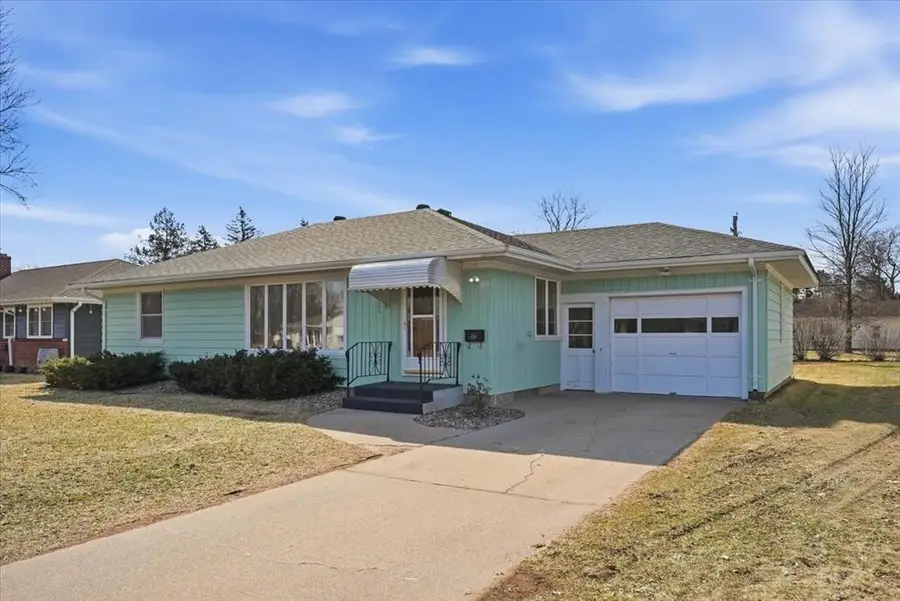 321 W Tyler Avenue, Eau Claire, WI 54701 - #2