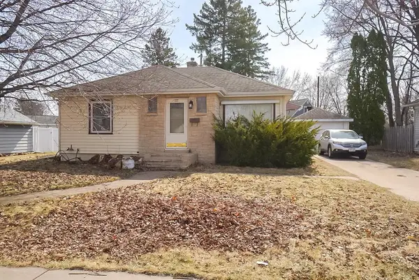 127 W Truman Avenue, Eau Claire, WI 54701
