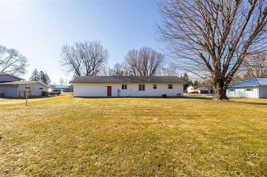 206 Hickory St, Abbotsford, WI 54405 - #3