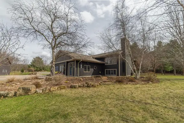 1549 Twin Springs Road, Houlton, WI 54082