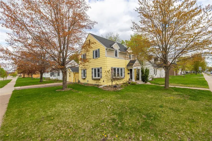 905 Margaret Street, Eau Claire, WI 54701 - #2