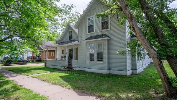 1603 6th Street #A & B, Menomonie, WI 54751