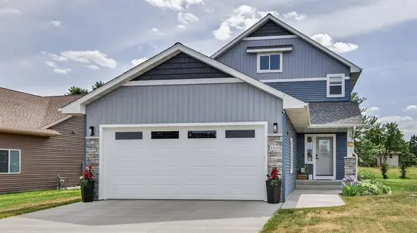 4020 John Hart Place, Eau Claire, WI 54703