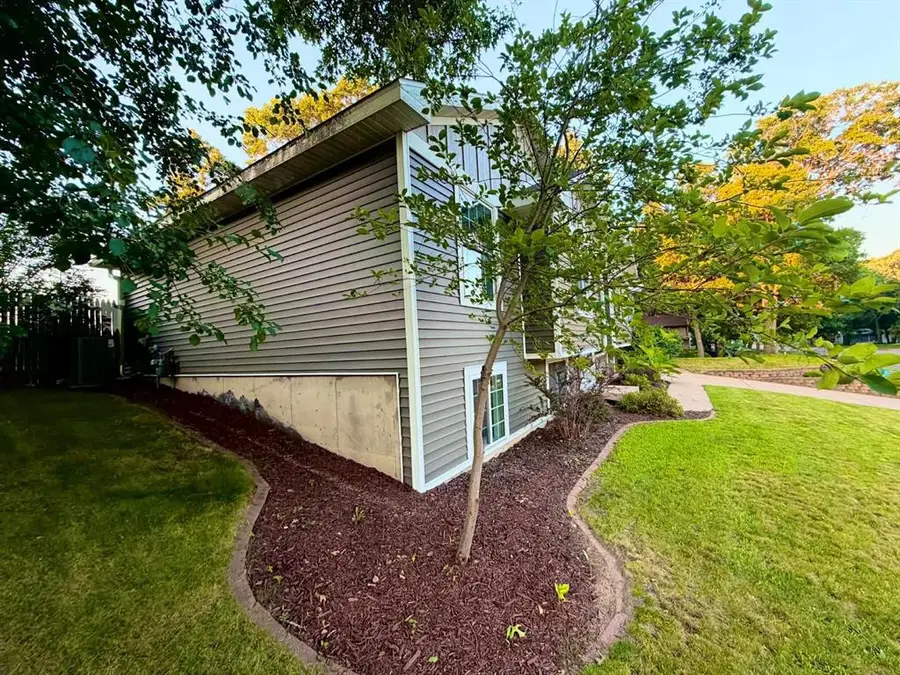718 Farr Court, Eau Claire, WI 54701 - #2