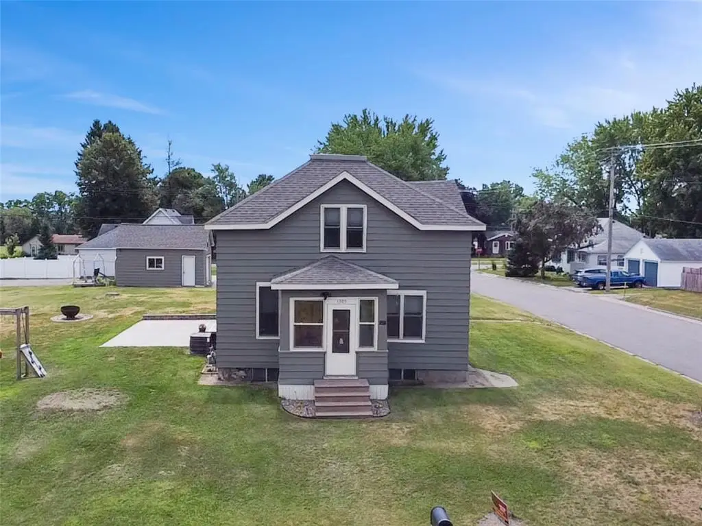 1305 Warren Street, Chippewa Falls, WI 54729 - #1