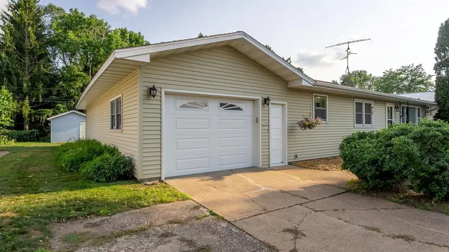 713 Dwight Street, Chippewa Falls, WI 54729 - #3